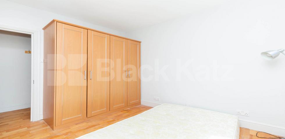 Spacious two bed with a modern kitchen, tiled modern bathroom, mins to tube Fortess Grove, Kentish Town